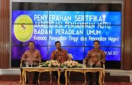 KMA MENYERAHKAN SERTIFIKAT AKREDITASI PENJAMINAN MUTU DI BUMI BLAM BANGAN
