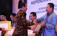 KMA MENDAPAT PIAGAM PENGHARGAAN DARI KEMENDAGRI