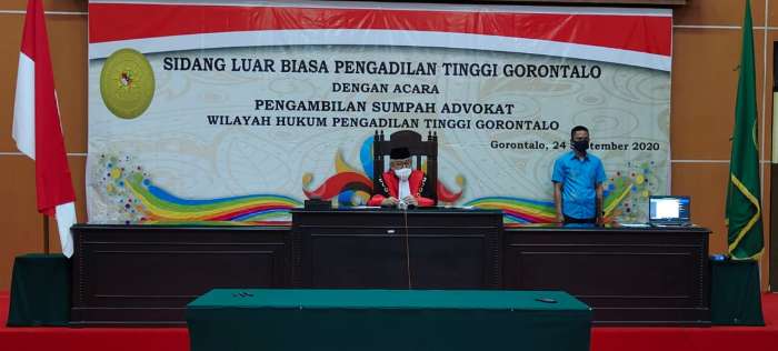 KETUA PENGADILAN TINGGI GORONTALO MELAKSANAKAN PENGAMBILAN SUMPAH ADVOKAT