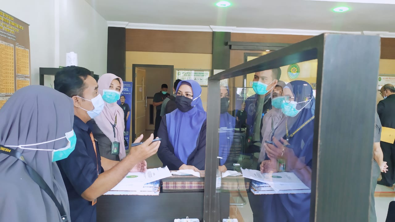 Pengadilan Negeri Tilamuta Terima Kunjungan dari Tim Penilai PTSP PT Gorontalo