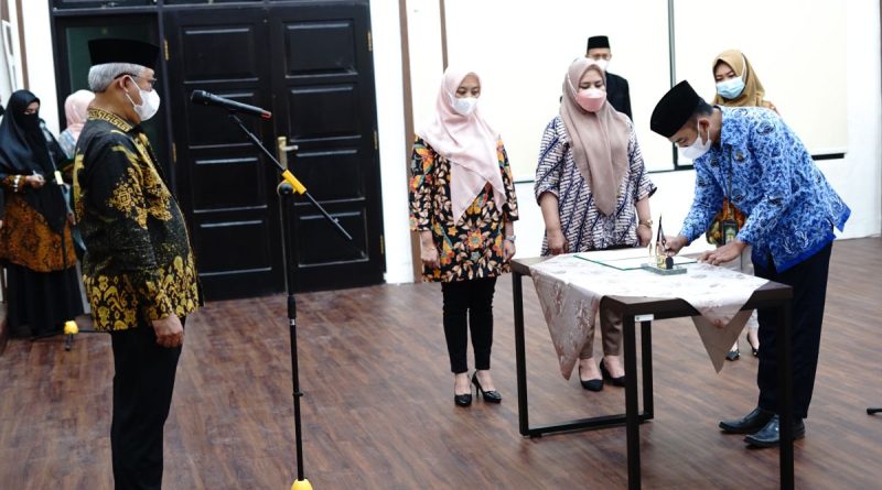 PELANTIKAN PENGAMBILAN SUMPAH CPNS MENJADI PNS DI PENGADILAN TINGGI GORONTALO