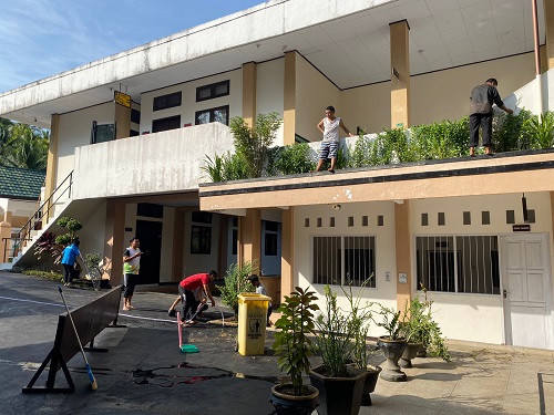 “Jumat Bersih” Kerja Bakti di Lingkungan Pengadilan Negeri Tilamuta