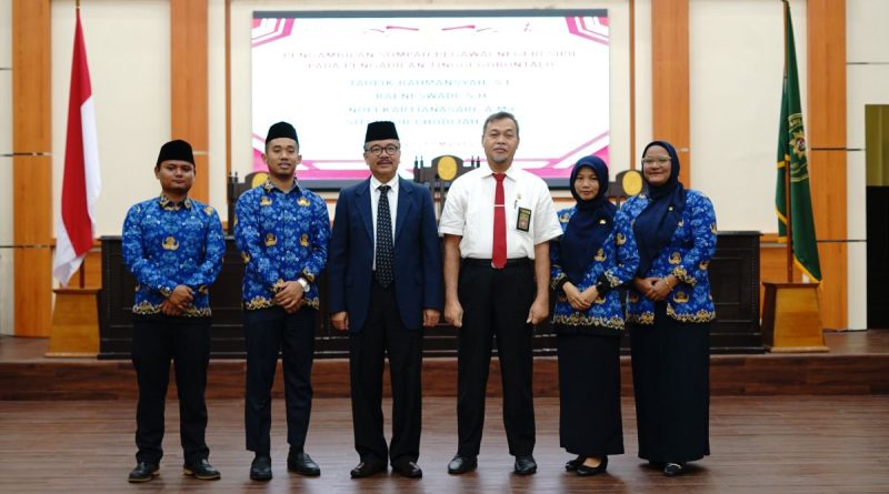 Pengambilan Sumpah Pegawai Negeri Sipil pada Pengadilan Tinggi Gorontalo