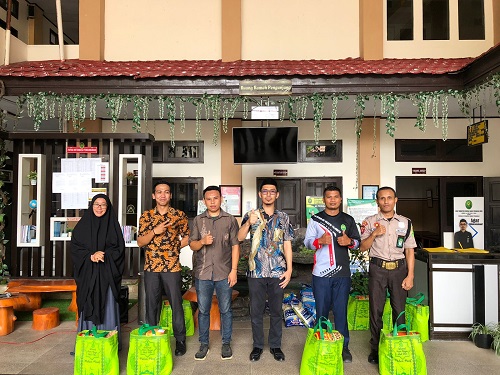 Pengadilan Negeri Tilamuta Berbagi Sembako kepada PPNPN