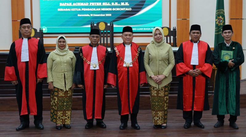 Ketua Pengadilan Tinggi Gorontalo Melantik Ketua Pengadilan Negeri Gorontalo