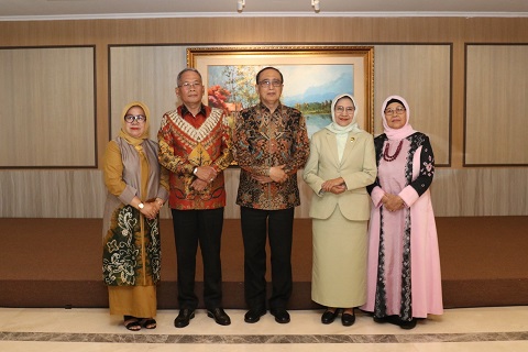 KETUA MA LEPAS DUA HAKIM AGUNG