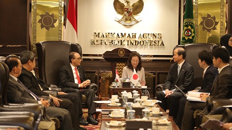 KETUA MA MENERIMA KUNJUNGAN HAKIM AGUNG JEPANG OKA MASAAKI