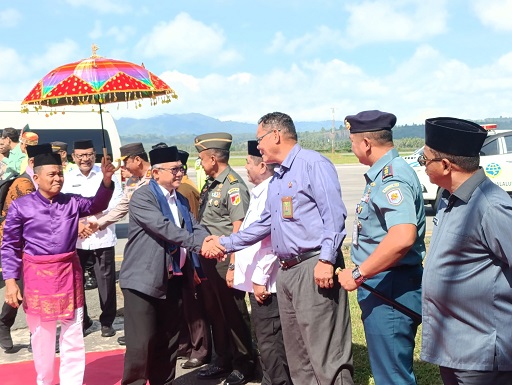 Wakil Ketua Pengadilan Tinggi Gorontalo Hadiri Penjemputan Menteri Pendidikan Dasar Dan Menengah Di Bandara Djalaluddin