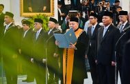 SUHARTO UCAP SUMPAH JABATAN SEBAGAI WAKIL KETUA MA BIDANG YUDISIAL DI HADAPAN PRESIDEN