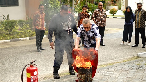 Pengadilan Tinggi Gorontalo Laksanakan Simulasi Pemadaman Kebakaran