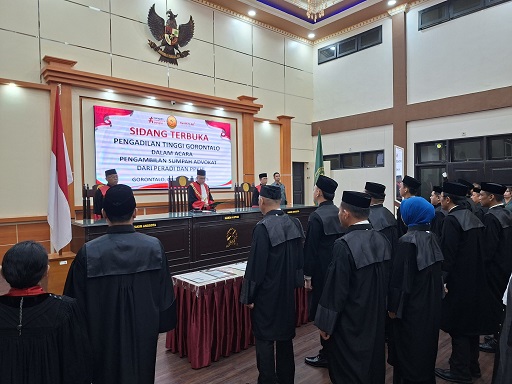 Sidang Terbuka Pengadilan Tinggi Gorontalo Dalam Rangka Pengambilan Sumpah Advokat Dari PERADI dan PPKHI