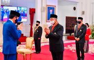 Prof. Dr. M. HATTA ALI, SH., MH MENDAPAT PENGANUGERAHAAN BINTANG MAHAPUTRA UTAMA DARI PRESIDEN RI