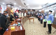 KETUA MA ANUGERAHKAN TANDA KEHORMATAN SATYALANCANA KARYA SATYA DAN SATYA KARYA