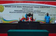 KETUA PENGADILAN TINGGI GORONTALO MELAKSANAKAN PENGAMBILAN SUMPAH ADVOKAT