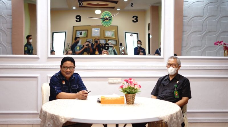 Ketua Pengadilan Tinggi Gorontalo Menerima Kunjungan Silaturahmi Ketua Komisi Pemilihan Umum Provinsi Gorontalo