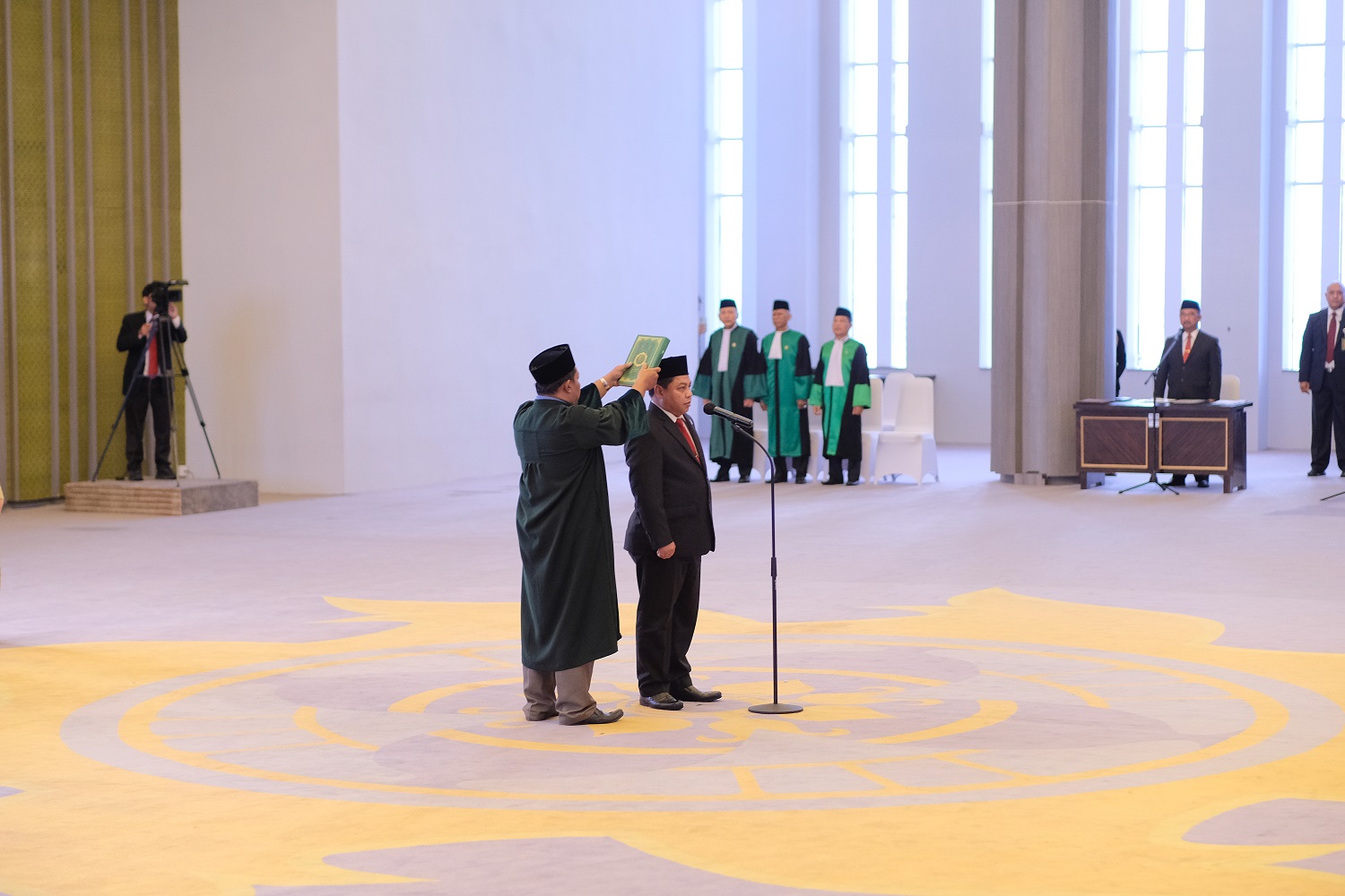 KETUA MAHKAMAH AGUNG LANTIK HERU PRAMONO SEBAGAI PANITERA MAHKAMAH AGUNG BARU