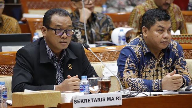 SEKRETARIS MAHKAMAH AGUNG HADIRI RAPAT DENGAR PENDAPAT KOMISI III DPR RI
