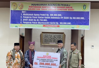MAHKAMAH AGUNG SERAHKAN BANTUAN UNTUK KORBAN BENCANA DI SUMATERA BARAT