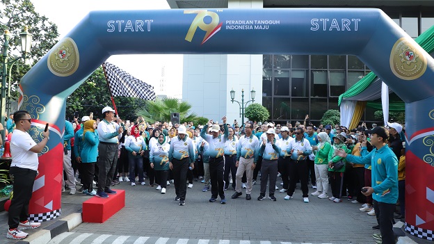 JALAN SEHAT DALAM RANGKA HUT MA KE-79 JALAN SEHAT DALAM RANGKA HUT MA KE-79