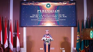 KETUA MA RESMIKAN NAMA RUANG SIDANG UTAMA PT BANDUNG