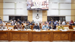 SEKRETARIS MA HADIRI RAPAT DENGAR PENDAPAT DENGAN KOMISI III DPR RI SEKRETARIS MA HADIRI RAPAT DENGAR PENDAPAT DENGAN KOMISI III DPR RI