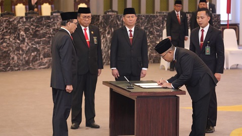KETUA MAHKAMAH AGUNG LANTIK KEPALA BADAN STRATEGI KEBIJAKAN DAN PENDIDIKAN HUKUM