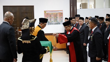 MELEPAS KPT PADANG, KMA: INREGRITAS SEBAGAI GARANSI BAGI TUMBUHNYA TINGKAT KEPERCAYAAN MASYARAKAT TERHADAP LEMBAGA