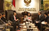 KETUA MA MENERIMA KUNJUNGAN HAKIM AGUNG JEPANG OKA MASAAKI
