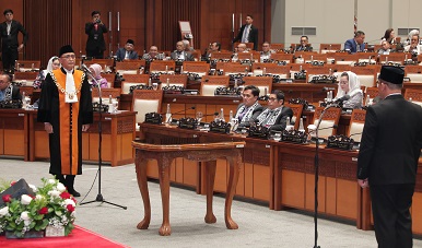 KETUA MAHKAMAH AGUNG PANDU PENGUCAPAN SUMPAH WIBOWO PRASETYO SEBAGAI ANGGOTA DPR RI