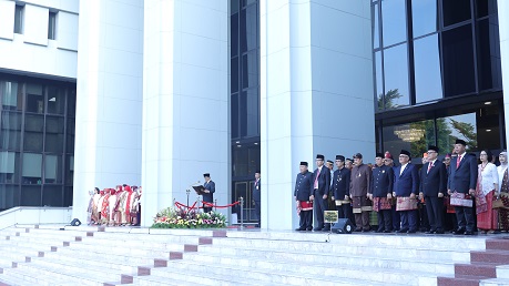 KETUA MA MENJADI PEMBINA UPACARA HUT KEMERDEKAAN RI