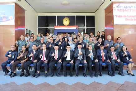 KUNJUNGI PENGADILAN TINGKAT BANDING DI MAKASSAR, KETUA MA: AYO LAYANI MASYARAKAT DENGAN BAIK