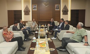 KETUA KAMAR PERDATA MA SAMBUT KEDATANGAN DELEGASI FCA DI BANDARA SOETTA