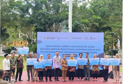 Ketua Pengadilan Tinggi Gorontalo Hadiri Akad Massal KUR Serentak untuk 800 Ribu UMKM di Seluruh Indonesia