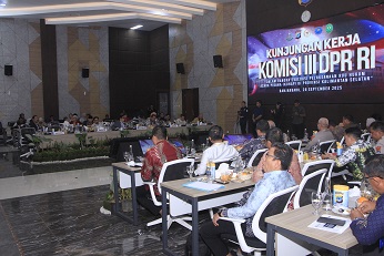 KUNSPEK KOMISI III DPR RI KE KALSEL SERAP ASPIRASI RUU KUHAP