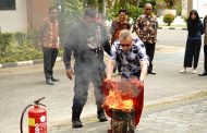 Pengadilan Tinggi Gorontalo Laksanakan Simulasi Pemadaman Kebakaran
